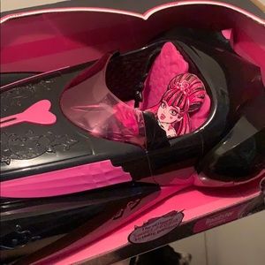 Monster high: Draculaura’s sweet 1600th car